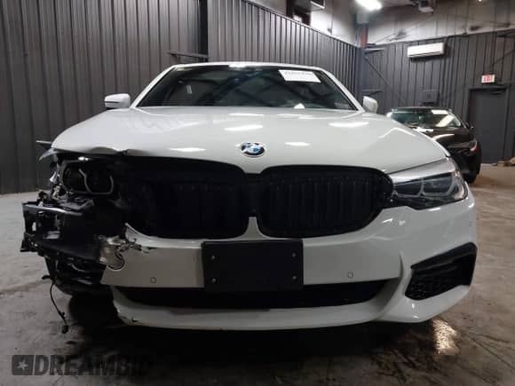 2019 BMW 5 Series 540i xDrive z VIN WBAJE7C55KWW19065, wystawiony jako IAAI lot #41835435 z przebiegiem 45 087 mil mil oraz . Historia ofert i sprzedaży dostępna na DreamBid. Obrazek 12.