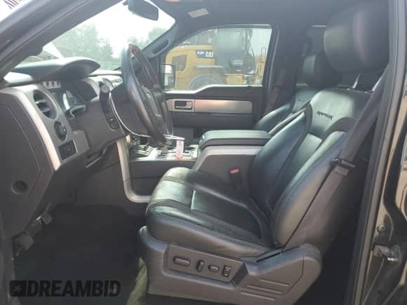 2013 Ford F-150 SVT Raptor z VIN 1FTFW1R62DFA63142, wystawiony jako Copart lot #65536675 z przebiegiem 156 126 mil mil oraz Szkoda całkowita • Salvage title. Historia ofert i sprzedaży dostępna na DreamBid. Obrazek 7.