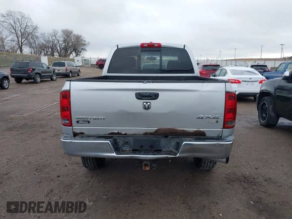 2006 Dodge 2500 SLT z VIN 3D7KS28C36G136520, wystawiony jako IAAI lot #41948753 z przebiegiem 305 825 mil mil oraz . Historia ofert i sprzedaży dostępna na DreamBid. Obrazek 17.