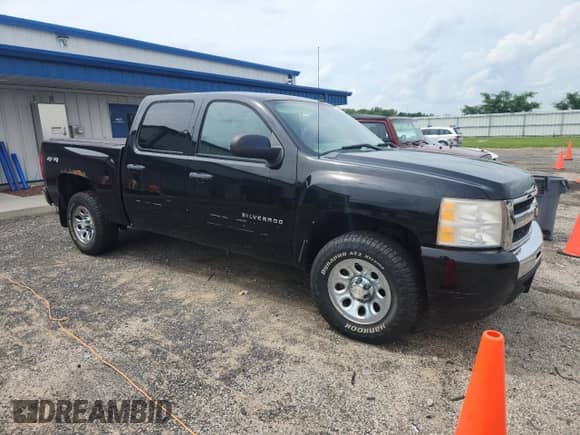 2011 Chevrolet Silverado 1500 LS z VIN 3GCPKREA2BG303472, wystawiony jako Copart lot #64091145 z przebiegiem 150 803 mil mil oraz Czysty tytuł • Clean title. Historia ofert i sprzedaży dostępna na DreamBid. Obrazek 4.