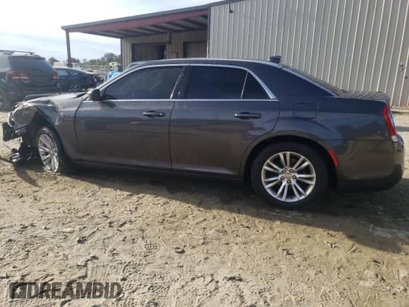 2018 Chrysler 300 Touring с VIN 2C3CCAAG5JH222959, выставлен на аукционе Copart как лот 73945424 с пробегом 174 082 миль миль и Списание • Salvage title. История ставок и продаж доступна на DreamBid. Изображение 2.