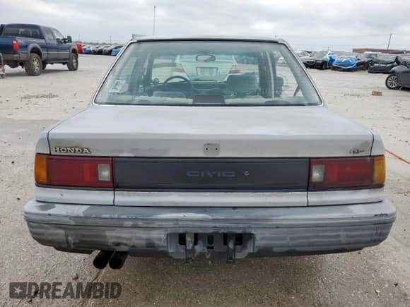 1988 Honda Civic z VIN 1HGED3546JA051457, wystawiony jako Copart lot #54885795 z przebiegiem 291 517 mil mil oraz Szkoda całkowita • Salvage title. Historia ofert i sprzedaży dostępna na DreamBid. Obrazek 6.