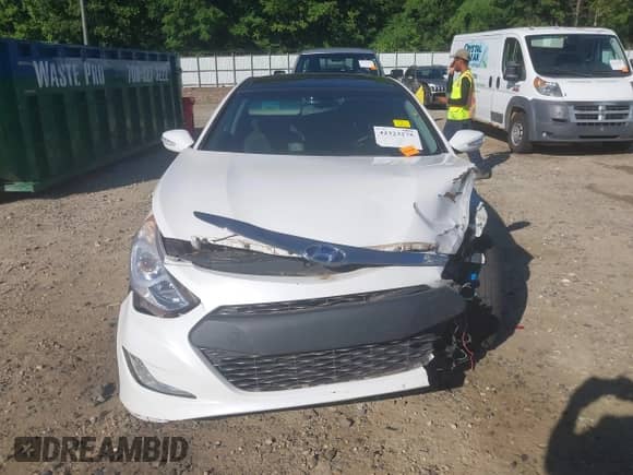 2015 Hyundai Sonata with VIN KMHEC4A46FA135519, listed as a IAAI auction lot 42323275 with 88,840 mi miles and . Bid and sale history available at DreamBid. Image 12.