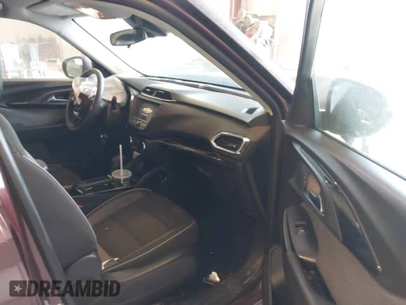 2022 Chevrolet TrailBlazer LT with VIN KL79MRSL2NB009024, listed as a IAAI auction lot 42110079 with 60,039 mi miles and . Bid and sale history available at DreamBid. Image 5.