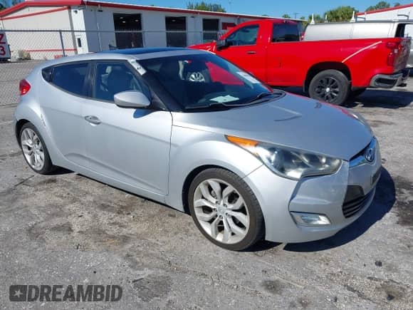 2012 Hyundai Veloster w/Red Int z VIN KMHTC6AD0CU022453, wystawiony jako IAAI lot #43003286 z przebiegiem 102 095 mil mil oraz . Historia ofert i sprzedaży dostępna na DreamBid. Obrazek 1.