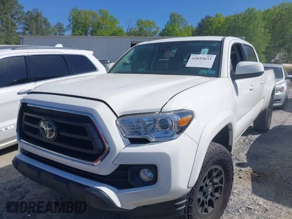 2021 Toyota Tacoma SR5 z VIN 3TYDZ5BN7MT003983, wystawiony jako IAAI lot #42052633 z przebiegiem 60 390 mil mil oraz . Historia ofert i sprzedaży dostępna na DreamBid. Obrazek 17.