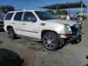 2009 Cadillac Escalade with VIN 1GYFK232X9R260342, listed as a Copart auction lot 68956835 with 196,602 mi miles and Salvage title. Bid and sale history available at DreamBid. Image 4.