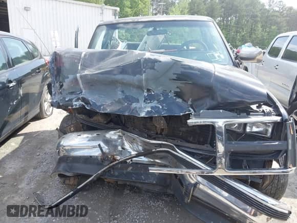 1989 GMC Sierra 1500 z VIN 1GTDK14K2KZ529560, wystawiony jako IAAI lot #42118820 z przebiegiem 274 585 mil mil oraz . Historia ofert i sprzedaży dostępna na DreamBid. Obrazek 12.