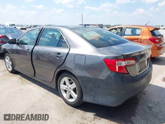 2014 Toyota Camry L z VIN 4T1BF1FK9EU324324, wystawiony jako IAAI lot #43235190 z przebiegiem 132 269 mil mil oraz . Historia ofert i sprzedaży dostępna na DreamBid. Obrazek 3.
