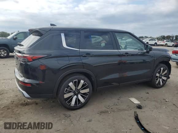 2025 Mitsubishi Outlander SE z VIN JA4J4VA82SZ026117, wystawiony jako Copart lot #81656845 z przebiegiem 1 460 mil mil oraz Szkoda całkowita • Salvage title. Historia ofert i sprzedaży dostępna na DreamBid. Obrazek 3.