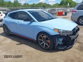 2022 Hyundai Veloster z VIN KMHT36AH6NU015285, wystawiony jako IAAI lot #42338685 z przebiegiem 70 422 mil mil oraz . Historia ofert i sprzedaży dostępna na DreamBid. Obrazek 1.