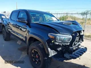 2018 Toyota Tacoma SR z VIN 5TFCZ5AN4JX124646, wystawiony jako IAAI lot #43207462 z przebiegiem 90 541 mil mil oraz . Historia ofert i sprzedaży dostępna na DreamBid. Obrazek 1.