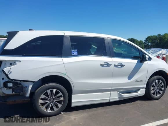 2022 Honda Odyssey EX-L with VIN 5FNRL6H74NB028461, listed as a IAAI auction lot 43061897 with 25,370 mi miles and . Bid and sale history available at DreamBid. Image 14.