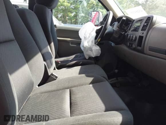 2013 Chevrolet Silverado 2500HD Work Truck z VIN 1GC0KVCGXDF215503, wystawiony jako IAAI lot #43204187 z przebiegiem 96 302 mil mil oraz . Historia ofert i sprzedaży dostępna na DreamBid. Obrazek 5.