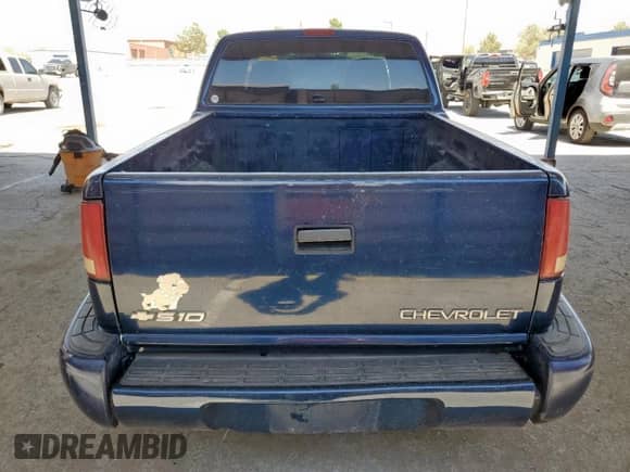 2001 Chevrolet S-10 LS с VIN 1GCCS19W618138066, выставлен на аукционе Copart как лот 62131735 с пробегом 257 177 миль миль и Списание • Salvage title. История ставок и продаж доступна на DreamBid. Изображение 6.