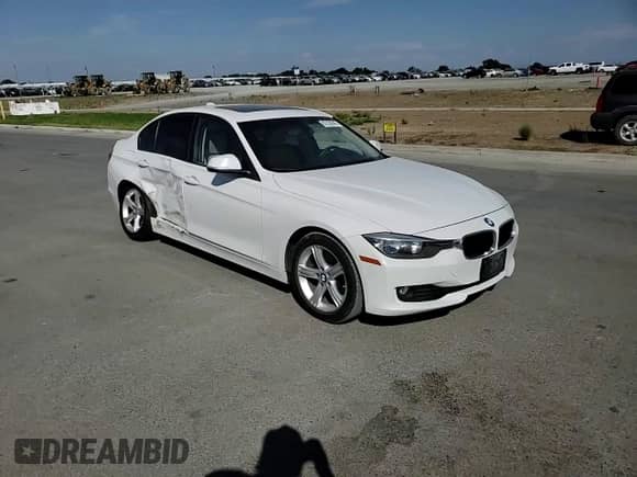 2013 BMW 3 Series 328i z VIN WBA3C1G56DNR46122, wystawiony jako Copart lot #82156345 z przebiegiem 86 181 mil mil oraz Szkoda całkowita • Salvage title. Historia ofert i sprzedaży dostępna na DreamBid. Obrazek 13.