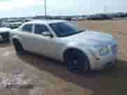 2005 Chrysler 300 Touring z VIN 2C3JA53G45H633437, wystawiony jako IAAI lot #43254457 z przebiegiem 197 106 mil mil oraz . Historia ofert i sprzedaży dostępna na DreamBid. Obrazek 1.