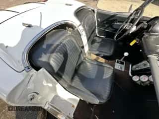 1958 Chevrolet Corvette с VIN J58S108846, выставлен на аукционе Copart как лот 84818515 с пробегом 15 004 миль миль и Чистый • Clean title. История ставок и продаж доступна на DreamBid. Изображение 6.