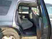 2005 Ford Explorer XLT z VIN 1FMZU73W25UA75010, wystawiony jako IAAI lot #42508037 z przebiegiem 276 352 mil mil oraz . Historia ofert i sprzedaży dostępna na DreamBid. Obrazek 8.