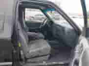 2002 Chevrolet Blazer LS z VIN 1GNDT13W92K170614, wystawiony jako IAAI lot #41745723 z przebiegiem 119 571 mil mil oraz . Historia ofert i sprzedaży dostępna na DreamBid. Obrazek 5.