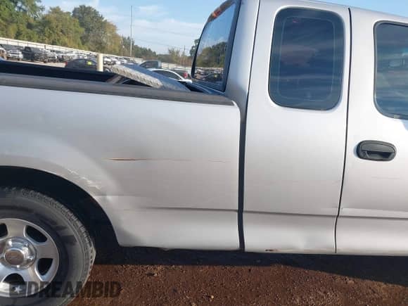 2001 Ford F-150 XL с VIN 1FTZX17291KF84291, выставлен на аукционе IAAI как лот 43377270 с пробегом Не указан миль и . История ставок и продаж доступна на DreamBid. Изображение 14.