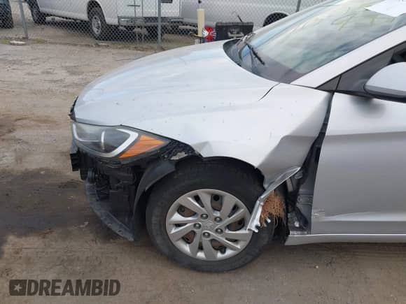 2018 Hyundai Elantra SE z VIN KMHD74LF2JU449447, wystawiony jako IAAI lot #43338315 z przebiegiem 96 732 mil mil oraz . Historia ofert i sprzedaży dostępna na DreamBid. Obrazek 6.