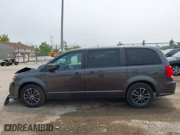 2019 Dodge Grand Caravan SE z VIN 2C4RDGBG6KR596593, wystawiony jako IAAI lot #42271402 z przebiegiem 60 792 mil mil oraz . Historia ofert i sprzedaży dostępna na DreamBid. Obrazek 14.