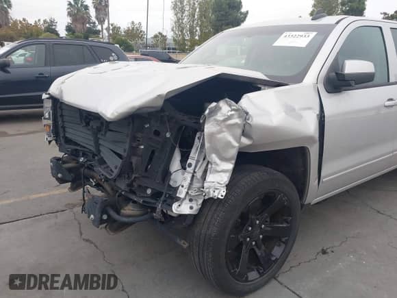 2018 Chevrolet Silverado 1500 LT с VIN 3GCPCRECXJG577001, выставлен на аукционе IAAI как лот 43322933 с пробегом 97 073 миль миль и . История ставок и продаж доступна на DreamBid. Изображение 6.