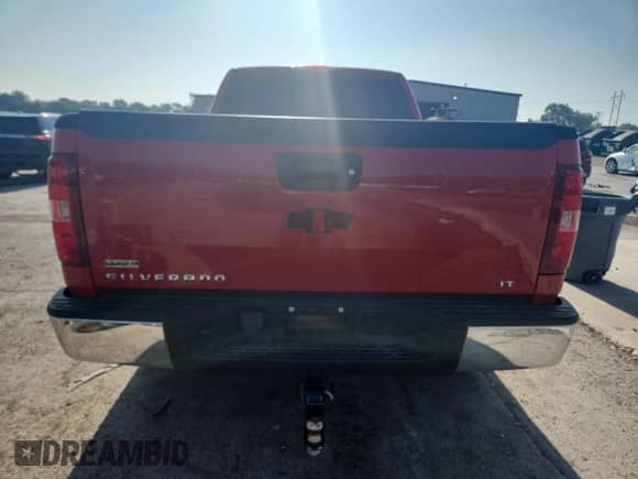 2011 Chevrolet Silverado 1500 LT z VIN 1GCRKSE37BZ230777, wystawiony jako Copart lot #62737375 z przebiegiem Nie podano mil oraz Szkoda całkowita • Salvage title. Historia ofert i sprzedaży dostępna na DreamBid. Obrazek 6.