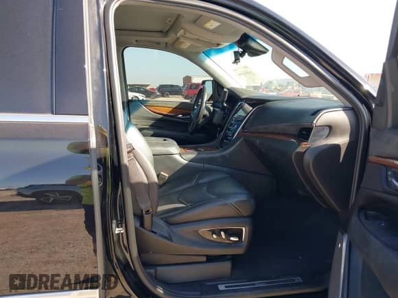 2019 Cadillac Escalade ESV Luxury с VIN 1GYS4HKJXKR125761, выставлен на аукционе IAAI как лот 42823842 с пробегом 118 954 миль миль и . История ставок и продаж доступна на DreamBid. Изображение 5.