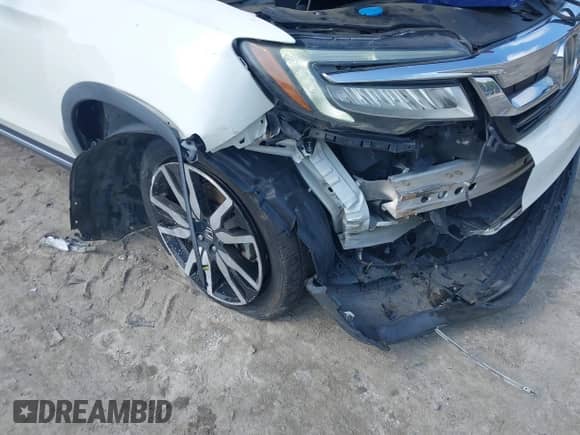 2019 Honda Pilot Touring 8-Passenger z VIN 5FNYF5H9XKB001842, wystawiony jako IAAI lot #43026784 z przebiegiem 114 674 mil mil oraz . Historia ofert i sprzedaży dostępna na DreamBid. Obrazek 6.