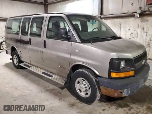 2004 Chevrolet Express Passenger с VIN 1GAHG35U941202467, выставлен на аукционе Copart как лот 81358814 с пробегом 93 370 миль миль и Чистый • Clean title. История ставок и продаж доступна на DreamBid. Изображение 4.