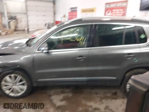 2014 Volkswagen Tiguan S с VIN WVGBV3AX6EW545157, выставлен на аукционе IAAI как лот 42256191 с пробегом 98 361 миль миль и . История ставок и продаж доступна на DreamBid. Изображение 14.
