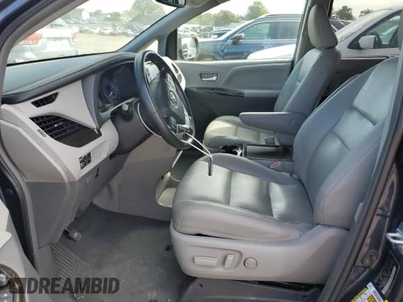 2019 Toyota Sienna XLE Premium with VIN 5TDYZ3DC0KS993417, listed as a Copart auction lot 70944555 with 97,008 mi miles and Salvage title. Bid and sale history available at DreamBid. Image 7.