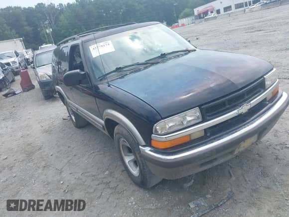 1999 Chevrolet Blazer LT z VIN 1GNCS13W1X2169673, wystawiony jako IAAI lot #42778174 z przebiegiem 127 038 mil mil oraz . Historia ofert i sprzedaży dostępna na DreamBid. Obrazek 1.