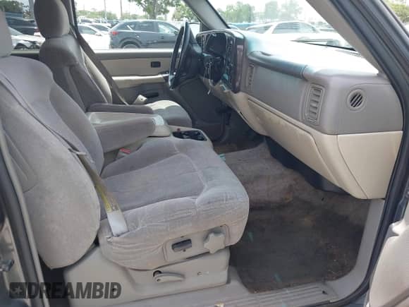 2001 Chevrolet Suburban LT with VIN 3GNFK16T91G232290, listed as a IAAI auction lot 42174547 with 152,131 mi miles and . Bid and sale history available at DreamBid. Image 5.