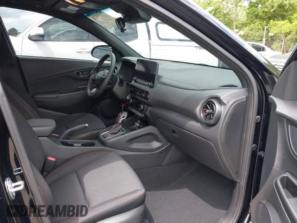 2023 Hyundai Kona N Line с VIN KM8K33A35PU002013, выставлен на аукционе IAAI как лот 42168370 с пробегом 19 754 миль миль и . История ставок и продаж доступна на DreamBid. Изображение 5.