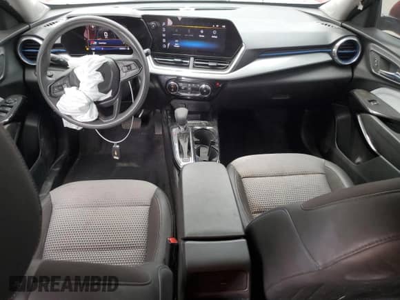2024 Chevrolet Trax LT z VIN KL77LHE22RC088279, wystawiony jako Copart lot #71832035 z przebiegiem 42 950 mil mil oraz Szkoda całkowita • Salvage title. Historia ofert i sprzedaży dostępna na DreamBid. Obrazek 8.