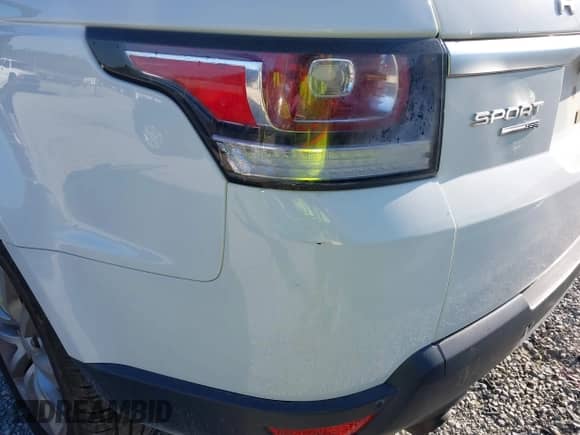 2014 Land Rover Range Rover Sport HSE z VIN SALWR2WF5EA382768, wystawiony jako IAAI lot #42919149 z przebiegiem 106 102 mil mil oraz . Historia ofert i sprzedaży dostępna na DreamBid. Obrazek 20.