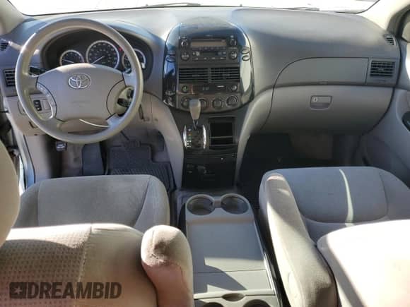 2005 Toyota Sienna LE with VIN 5TDBA23C65S039431, listed as a Copart auction lot 72048745 with 275,637 mi miles and Salvage title. Bid and sale history available at DreamBid. Image 8.