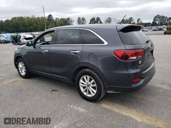 2019 Kia Sorento L z VIN 5XYPG4A30KG448374, wystawiony jako Copart lot #86607615 z przebiegiem 139 560 mil mil oraz Czysty tytuł • Clean title. Historia ofert i sprzedaży dostępna na DreamBid. Obrazek 2.