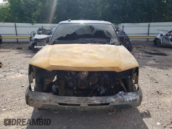 2004 Chevrolet Silverado 2500HD LS z VIN 1GCHC23U24F180122, wystawiony jako Copart lot #53521064 z przebiegiem Nie podano mil oraz Nie do naprawy • Non repairable. Historia ofert i sprzedaży dostępna na DreamBid. Obrazek 5.