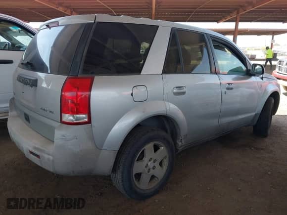 2005 Saturn VUE z VIN 5GZCZ63475S807307, wystawiony jako IAAI lot #42466571 z przebiegiem Nie podano mil oraz . Historia ofert i sprzedaży dostępna na DreamBid. Obrazek 4.