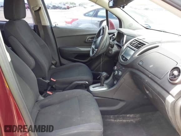 2016 Chevrolet Trax LS z VIN 3GNCJKSBXGL115472, wystawiony jako IAAI lot #42621171 z przebiegiem 105 434 mil mil oraz . Historia ofert i sprzedaży dostępna na DreamBid. Obrazek 5.