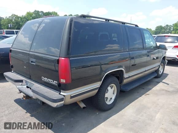 1999 Chevrolet Suburban z VIN 3GNEC16R6XG215324, wystawiony jako IAAI lot #42578528 z przebiegiem 242 538 mil mil oraz . Historia ofert i sprzedaży dostępna na DreamBid. Obrazek 4.