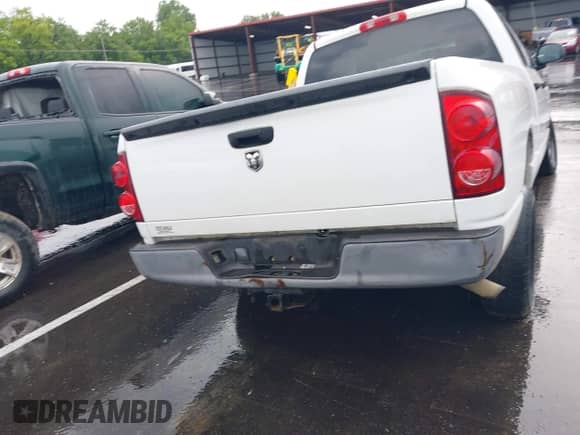 2008 Dodge 1500 ST z VIN 1D7HA18K28J104237, wystawiony jako IAAI lot #42434185 z przebiegiem 185 275 mil mil oraz . Historia ofert i sprzedaży dostępna na DreamBid. Obrazek 16.