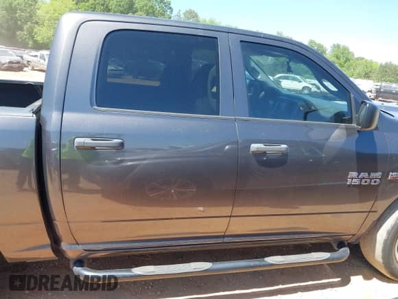 2017 Ram 1500 Express z VIN 3C6RR6KT7HG580045, wystawiony jako IAAI lot #42138921 z przebiegiem 84 610 mil mil oraz . Historia ofert i sprzedaży dostępna na DreamBid. Obrazek 13.