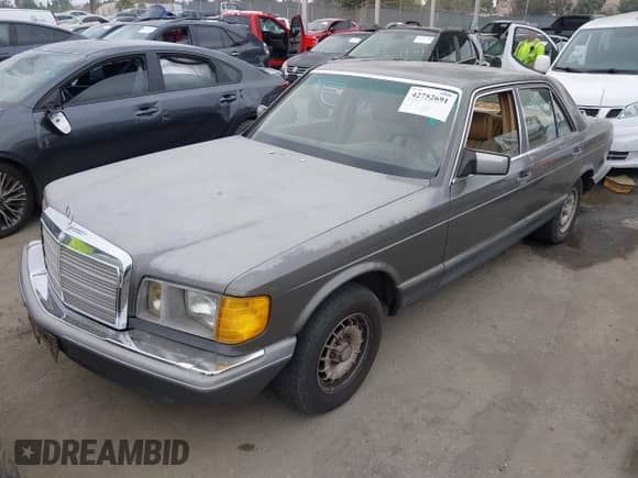 1982 Mercedes-Benz 300 SD z VIN WDBCB20A2CB021029, wystawiony jako IAAI lot #42752691 z przebiegiem 183 390 mil mil oraz . Historia ofert i sprzedaży dostępna na DreamBid. Obrazek 2.