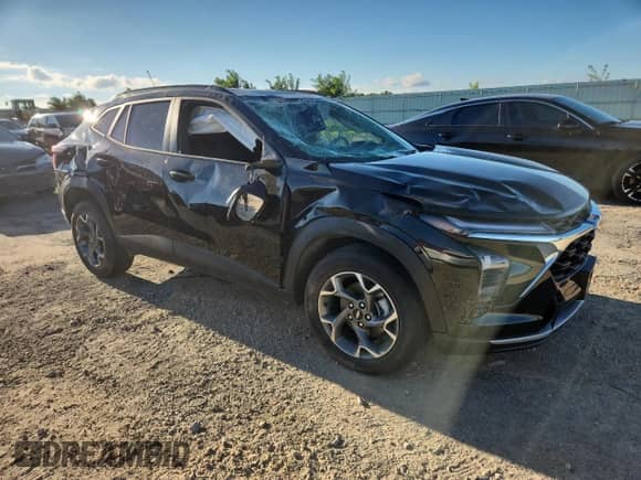 2025 Chevrolet Trax LT z VIN KL77LHEP0SC081543, wystawiony jako Copart lot #69759835 z przebiegiem 9 961 mil mil oraz Szkoda całkowita • Salvage title. Historia ofert i sprzedaży dostępna na DreamBid. Obrazek 4.