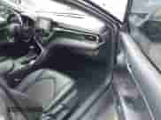 2021 Toyota Camry SE Nightshade z VIN 4T1G11AK8MU536707, wystawiony jako IAAI lot #43329430 z przebiegiem 61 408 mil mil oraz . Historia ofert i sprzedaży dostępna na DreamBid. Obrazek 5.